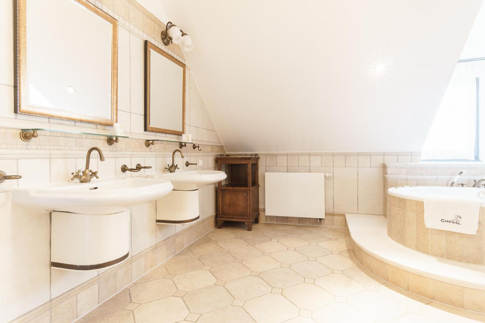Apartamenty W Dworku Cheval Krakow Exterior photo
