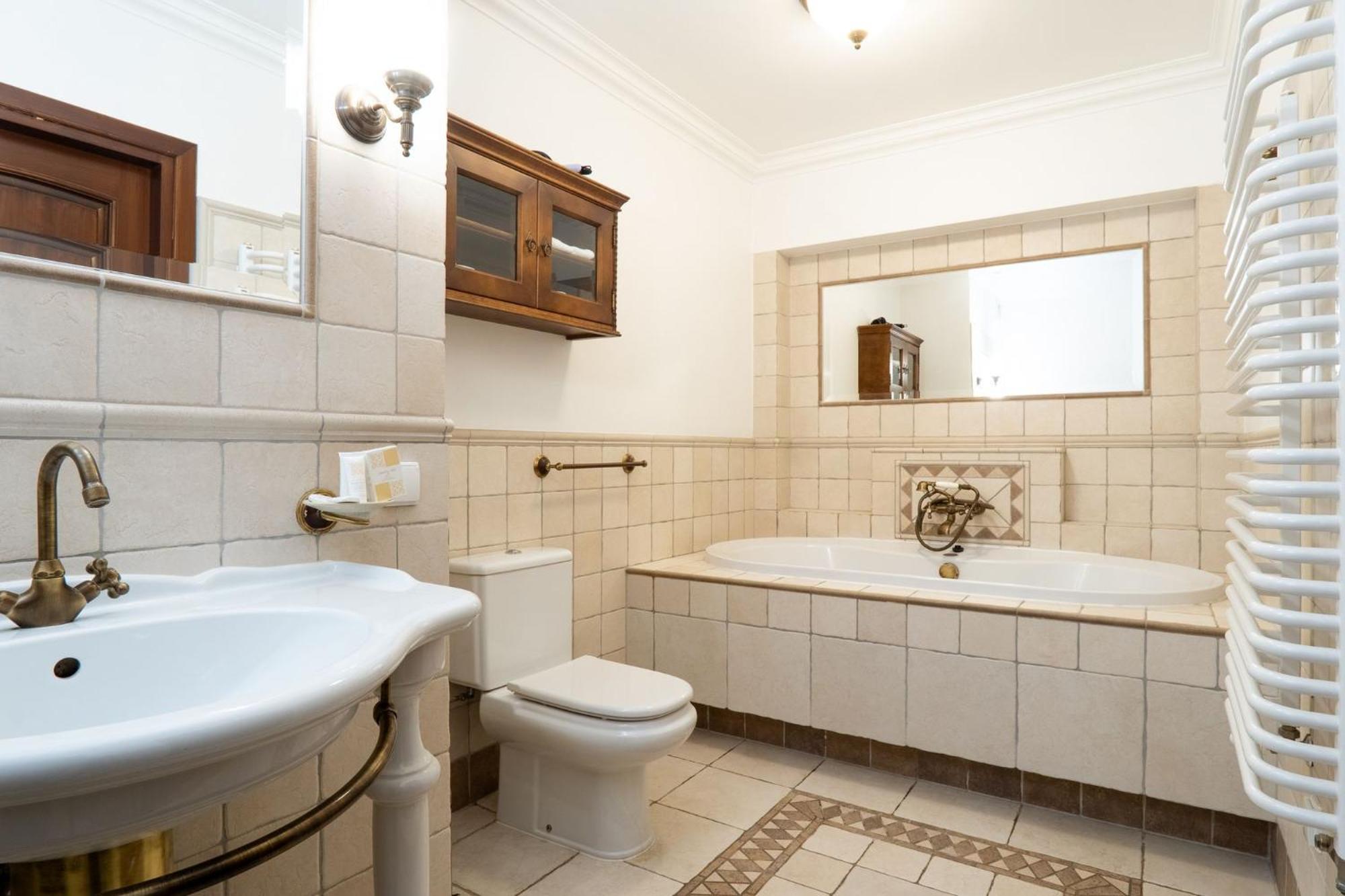 Apartamenty W Dworku Cheval Krakow Exterior photo